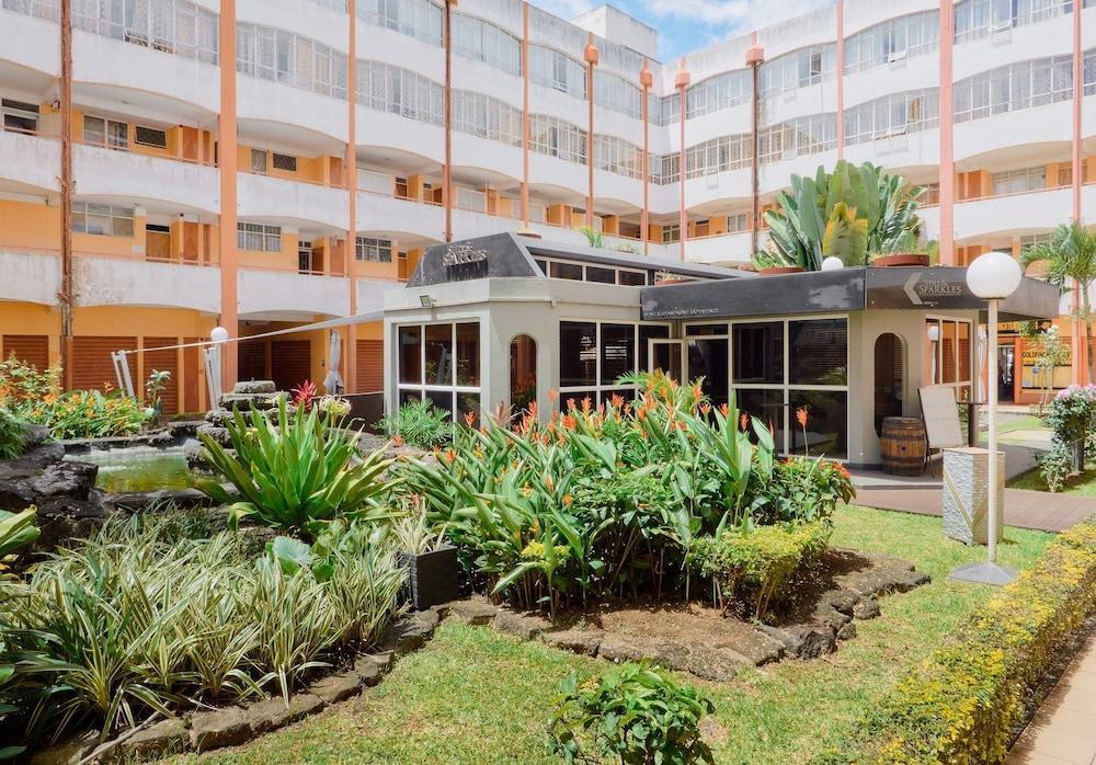 Gold Crest Hotel Катр Борн Екстериор снимка