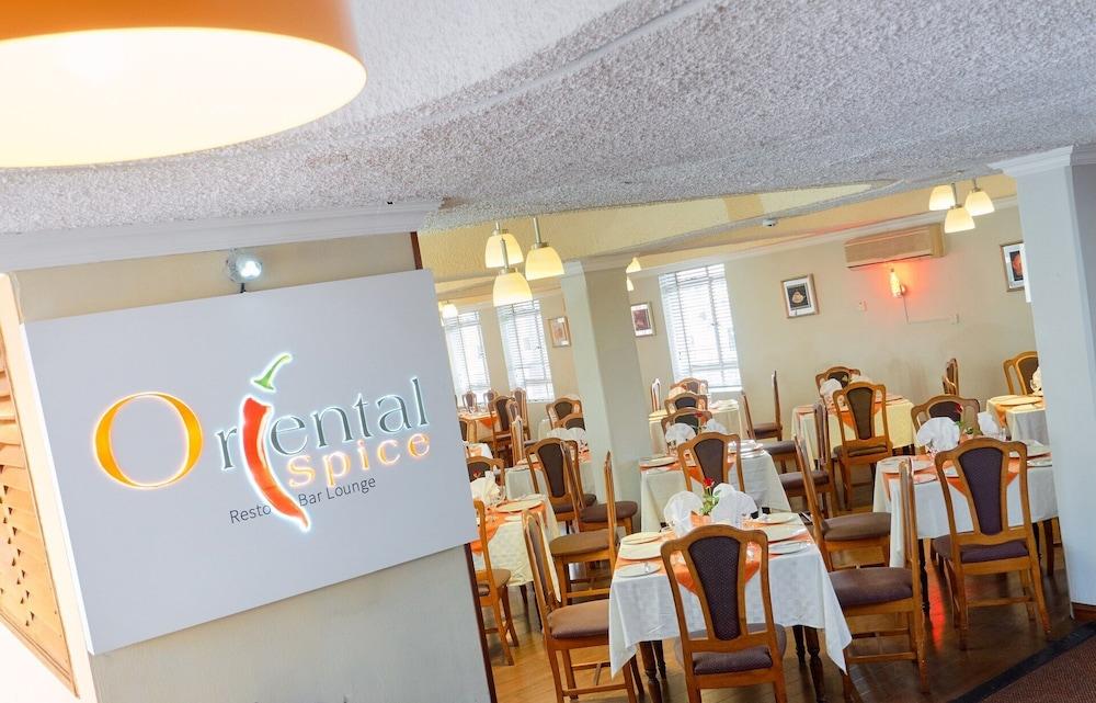 Gold Crest Hotel Катр Борн Екстериор снимка