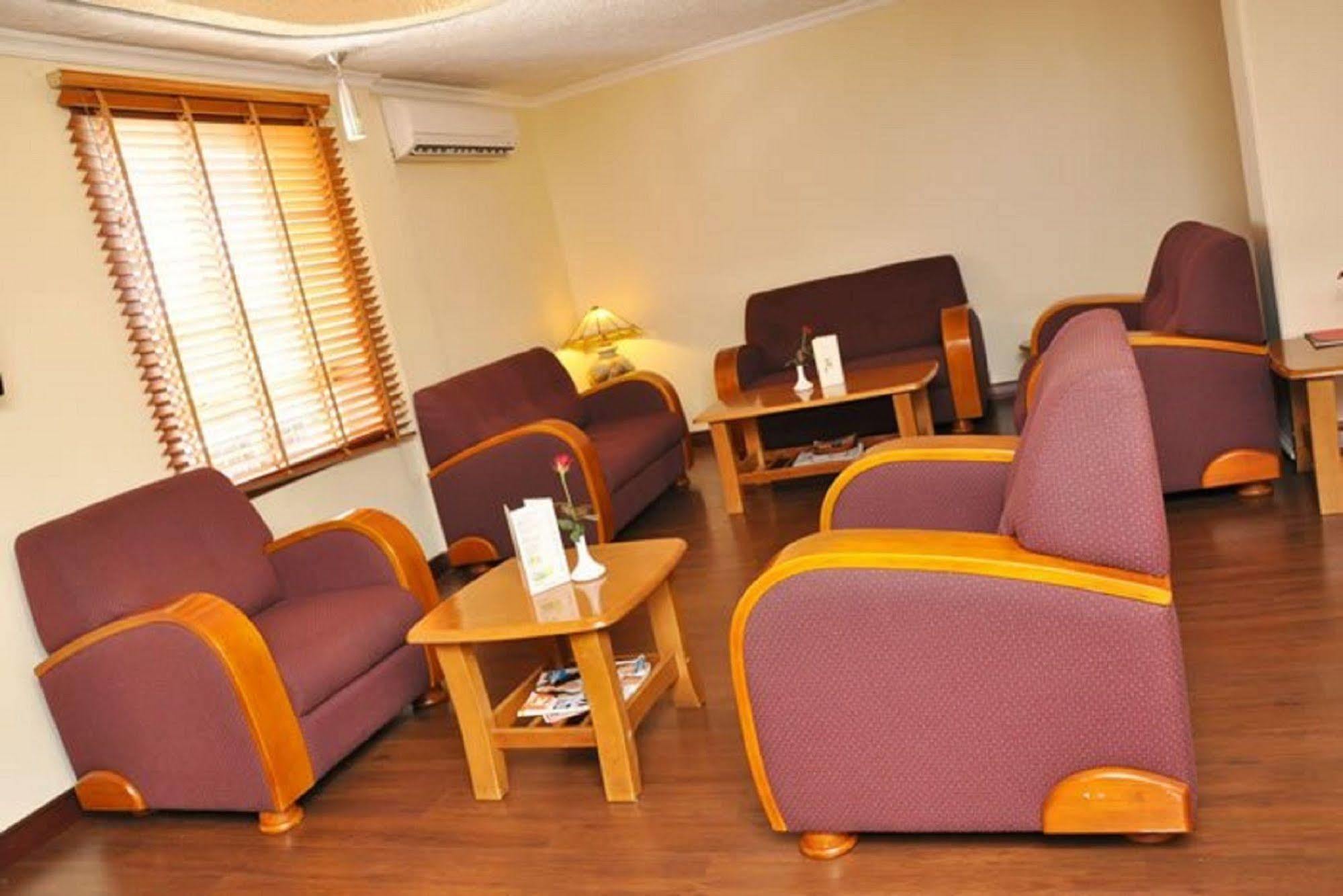 Gold Crest Hotel Катр Борн Екстериор снимка
